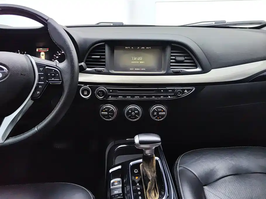 GAC Motor Trumpchi GA6 2017 — фото 13