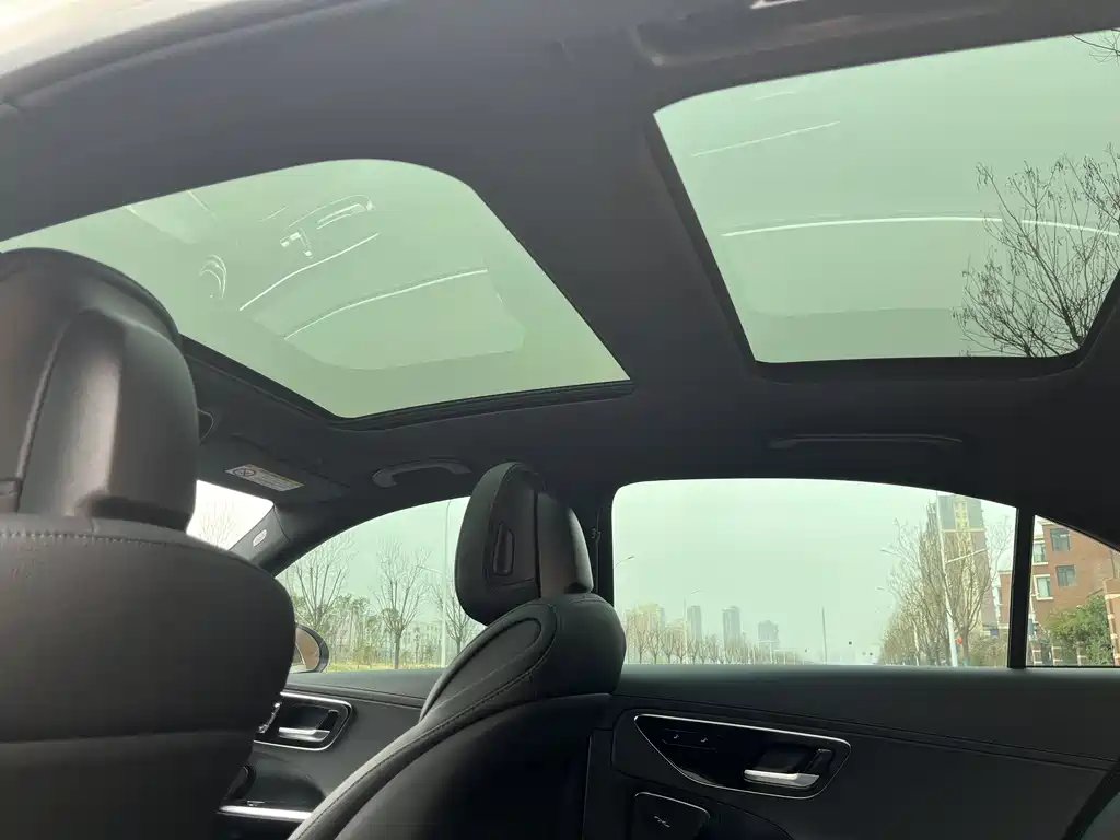 Mercedes-Benz C-Class 2025 — фото 10