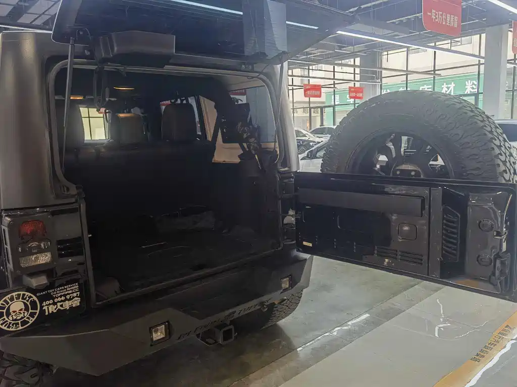 Jeep Wrangler 2016 — фото 12