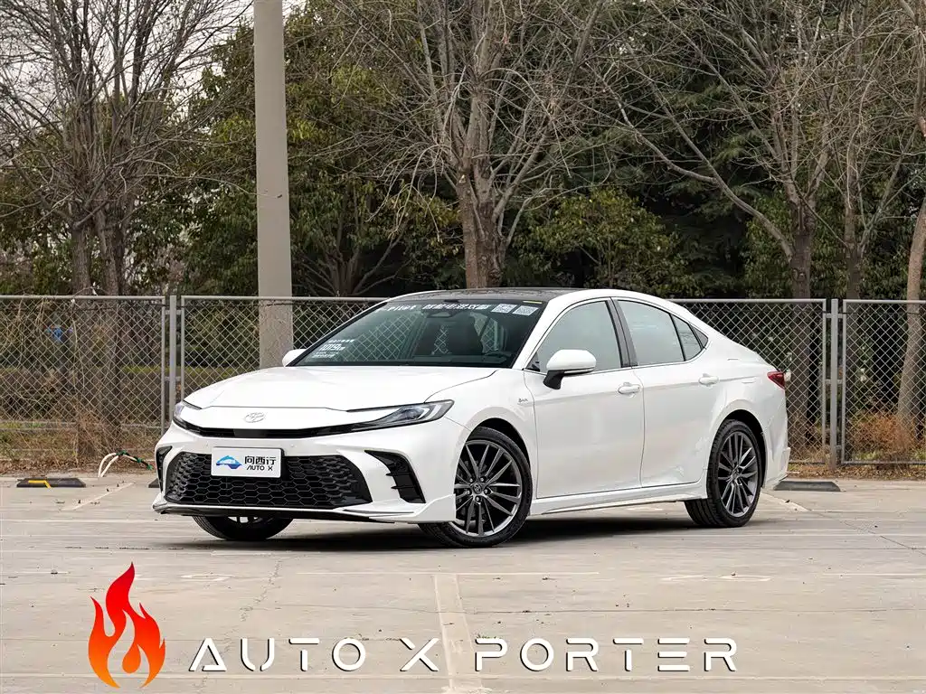 Toyota Camry 2024 — фото 1