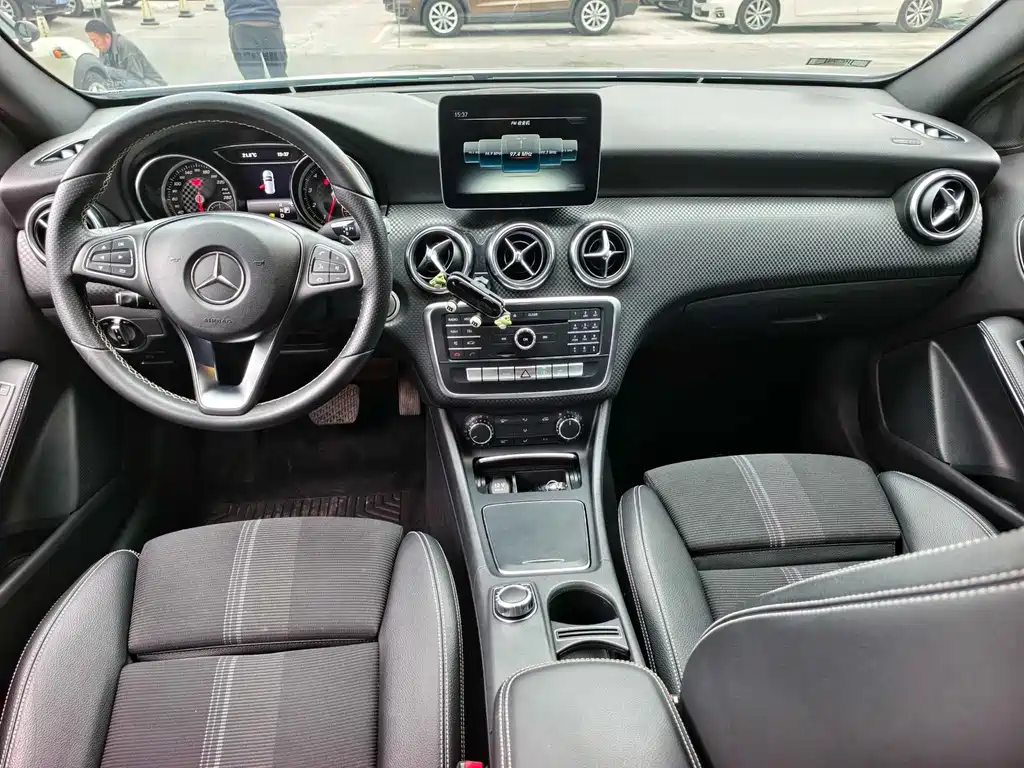 Mercedes-Benz A-Class 2018 — фото 5