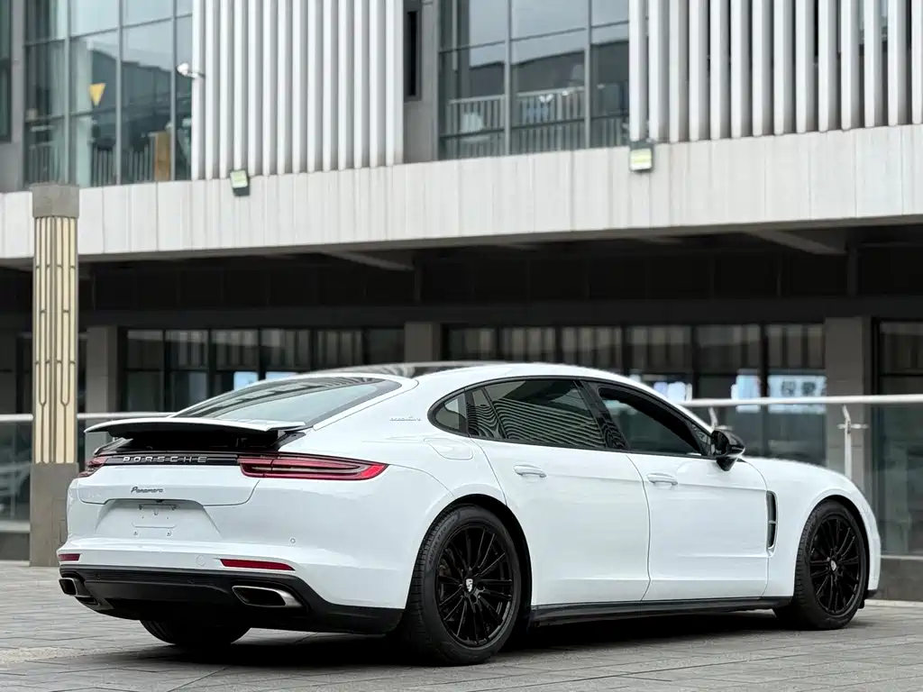 Porsche Panamera 2018 — фото 16