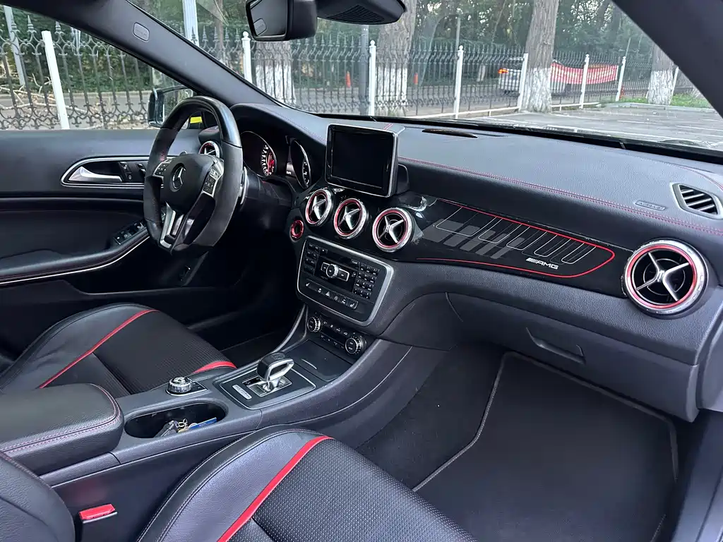 Mercedes-Benz GLA AMG 2015 — фото 25