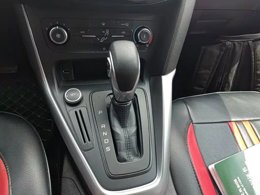 Ford Focus 2019 — фото 14