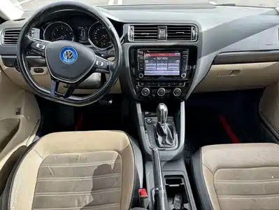 Volkswagen Sagitar 2015