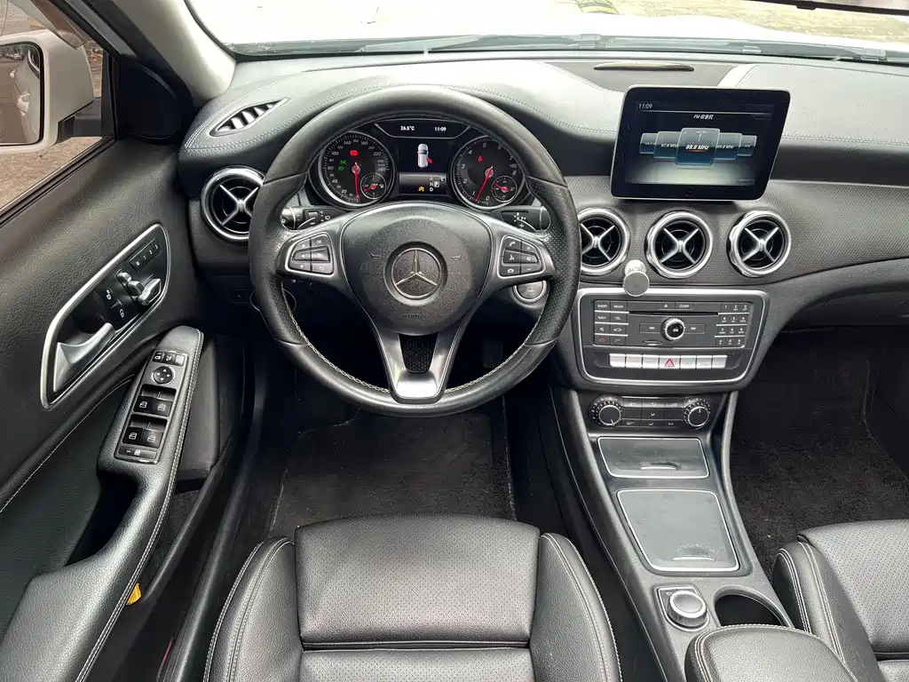 Mercedes-Benz GLA 2017 — фото 11