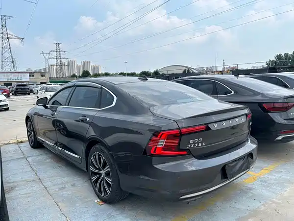 Volvo S90 2022