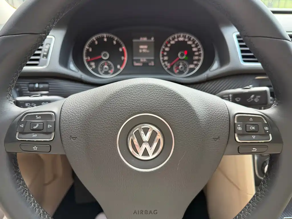 Volkswagen Passat 2014 — фото 12