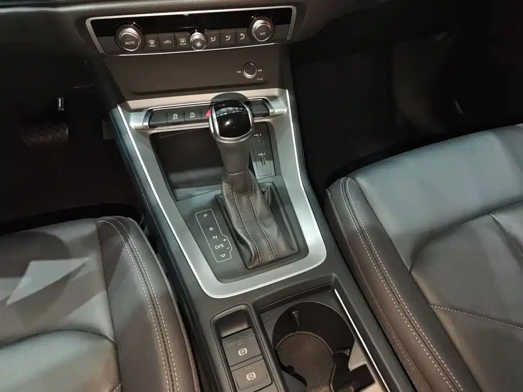 Audi Q3 2021 — фото 19