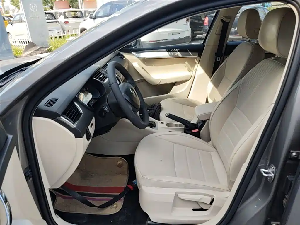 Skoda Octavia 2014 — фото 15