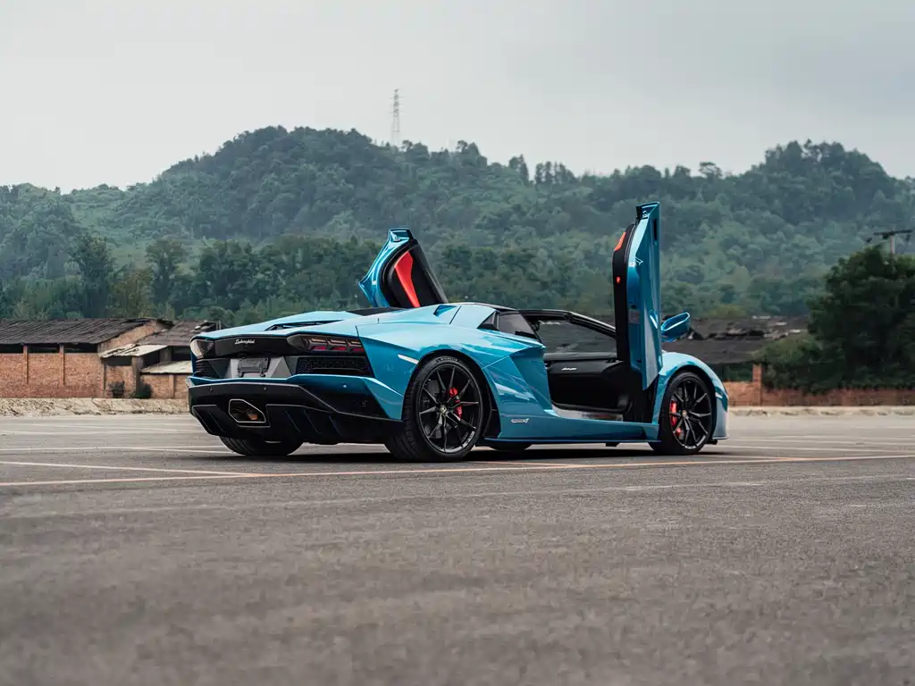 Lamborghini Aventador 2019 — фото 6