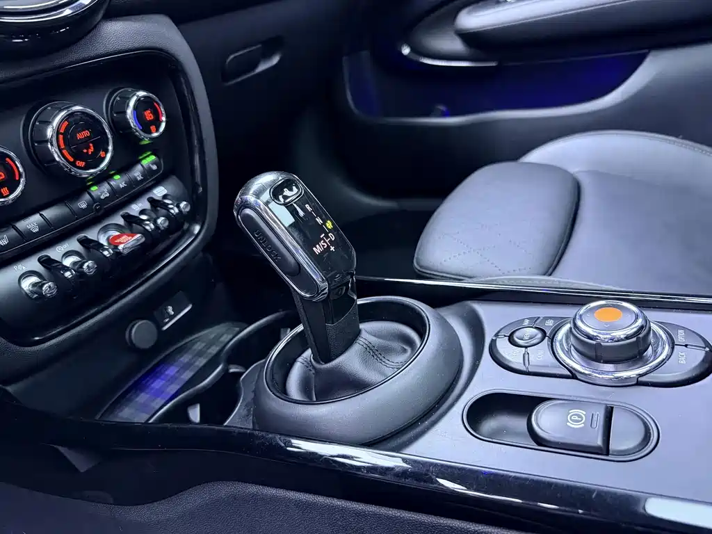 MINI Clubman 2020 — фото 12