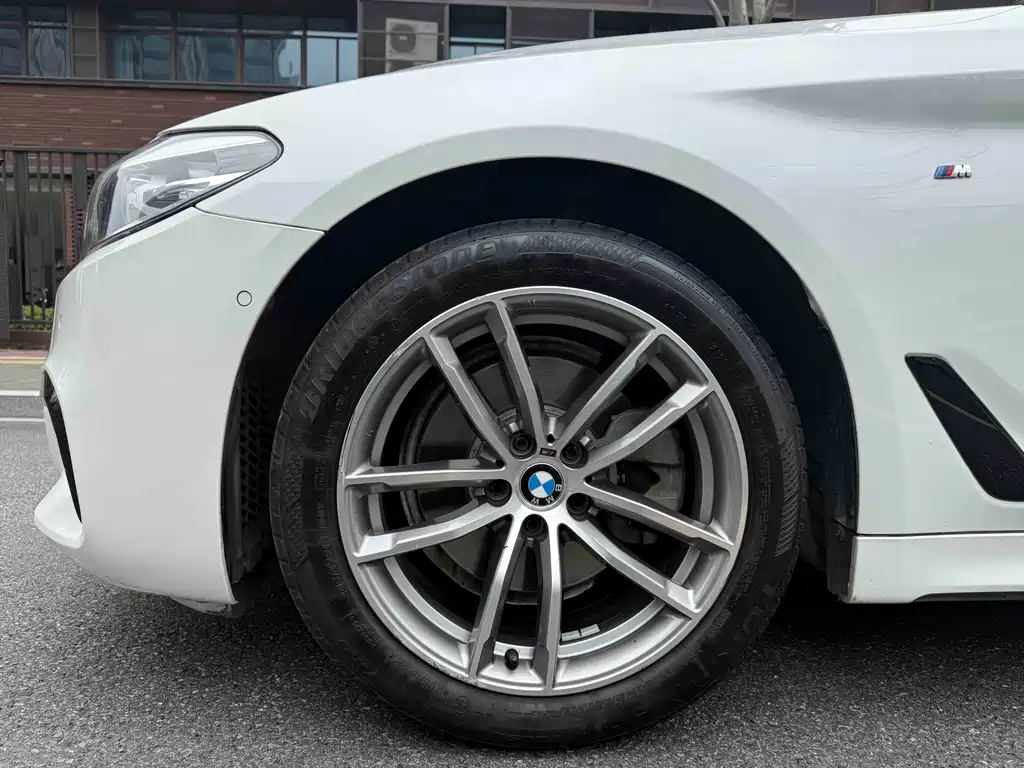 BMW 5 Series 2019 — фото 4