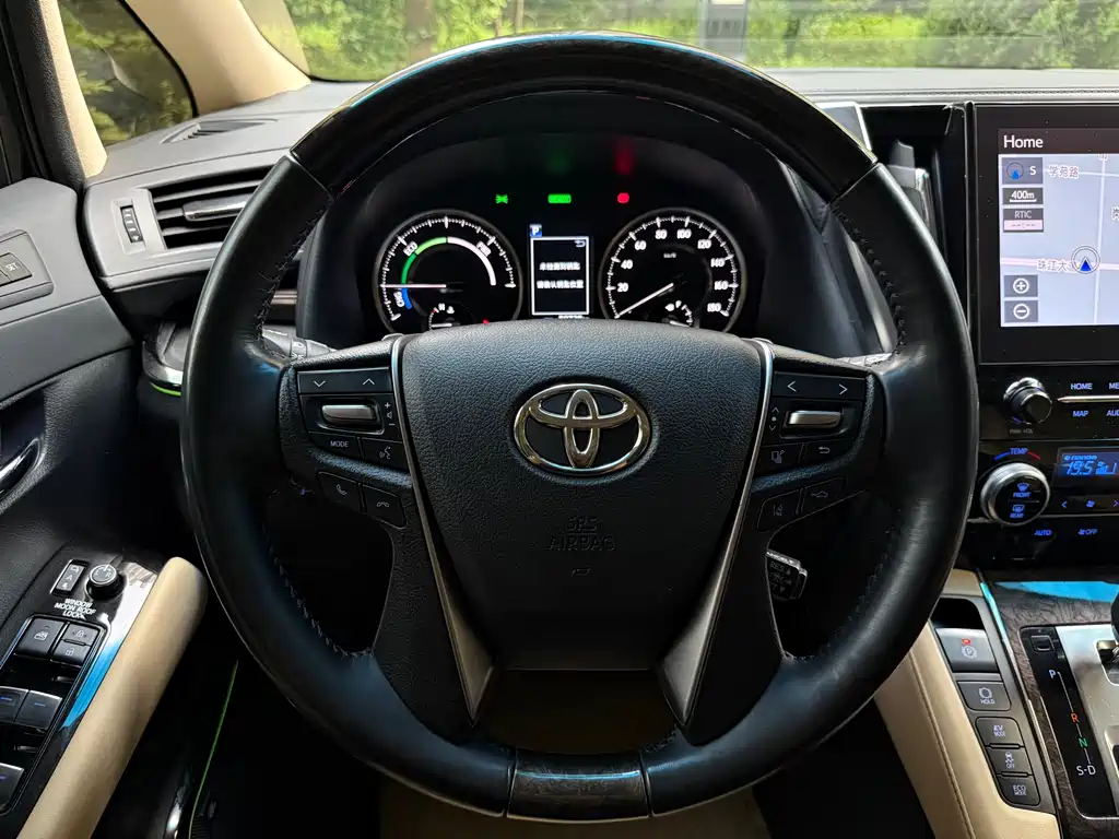 Toyota Alphard 2023 — фото 14