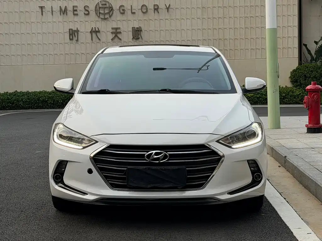 Hyundai Elantra 2017 — фото 2
