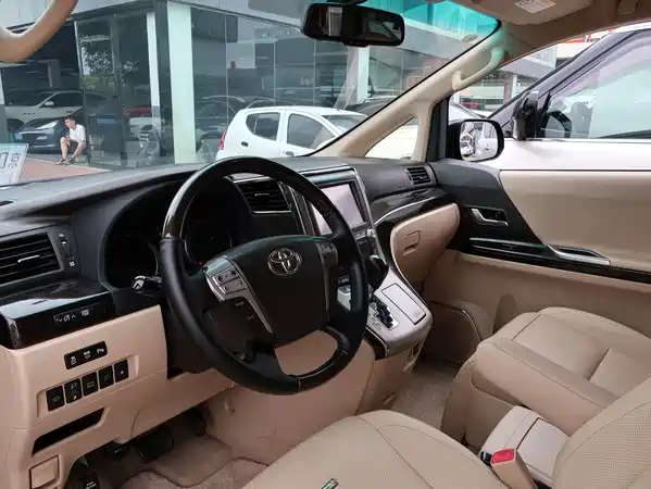 Toyota Alphard 2013