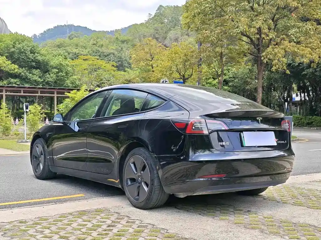 Tesla Model 3 2022 — фото 9