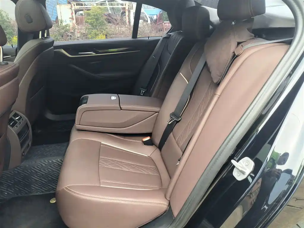 BMW 5 Series 2024 — фото 13