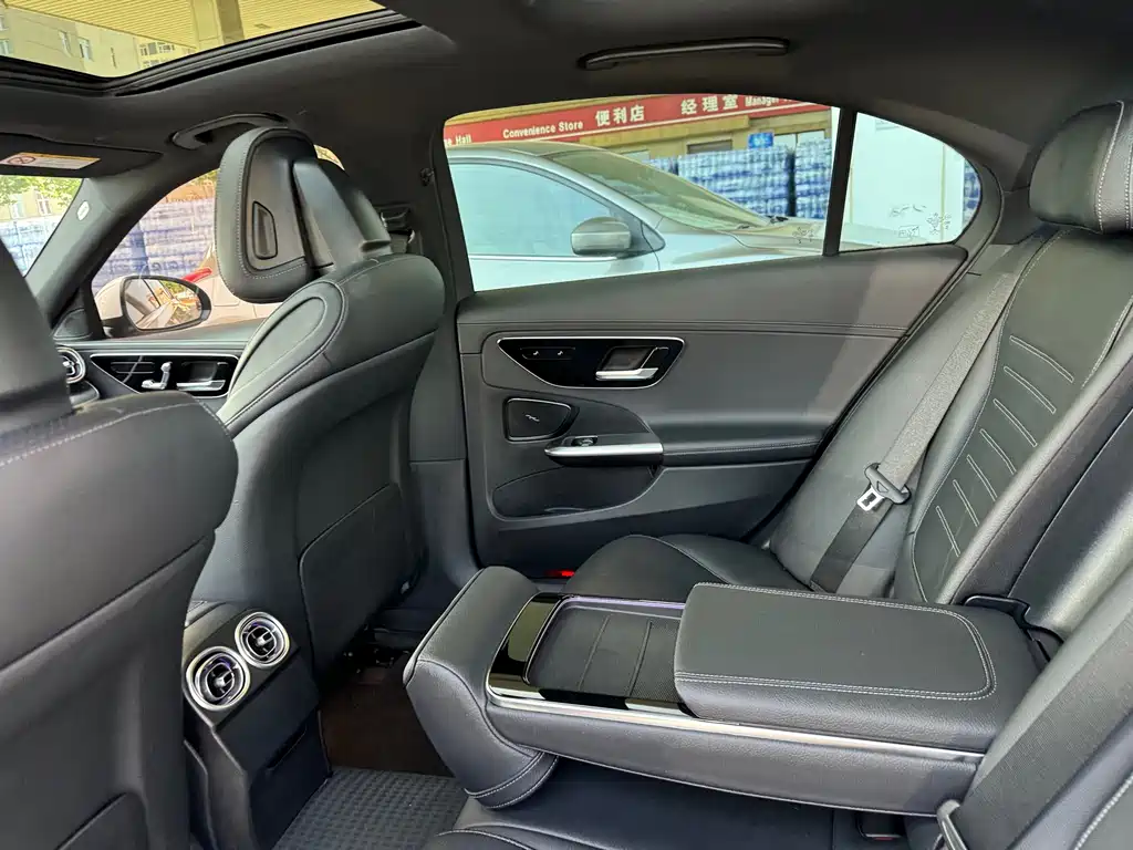 Mercedes-Benz C-Class 2022 — фото 11