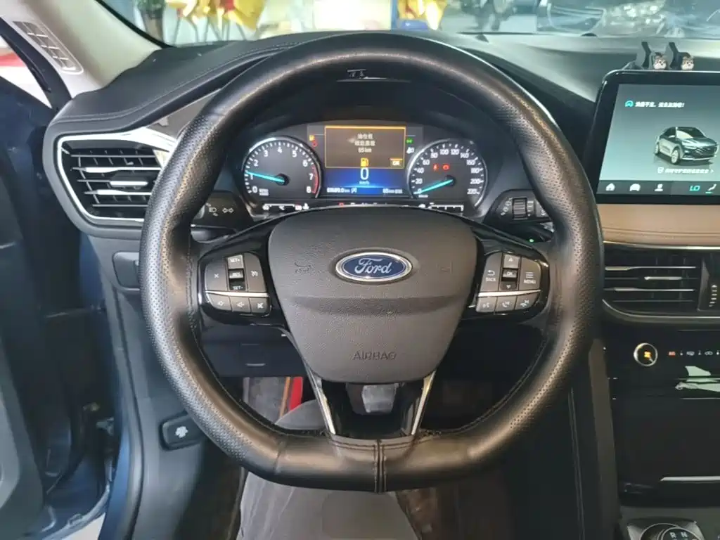 Ford Escape 2022 — фото 11