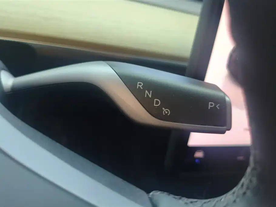 Tesla Model Y 2023 — фото 16