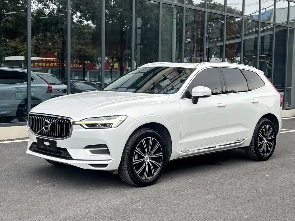 Volvo XC60 2020 — фото 1