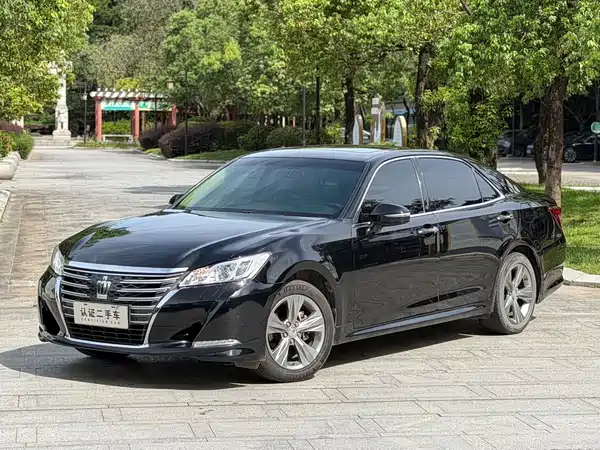 Toyota Crown 2015