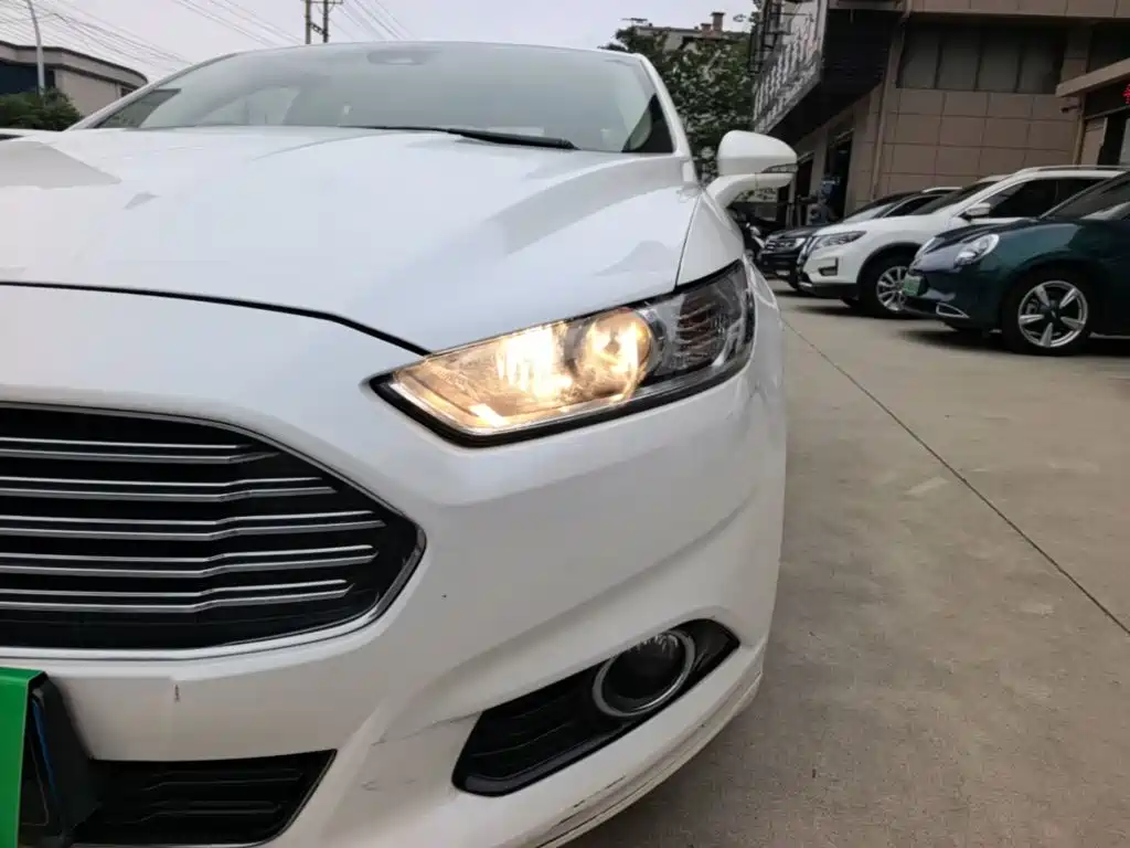 Ford Mondeo 2014 — фото 18