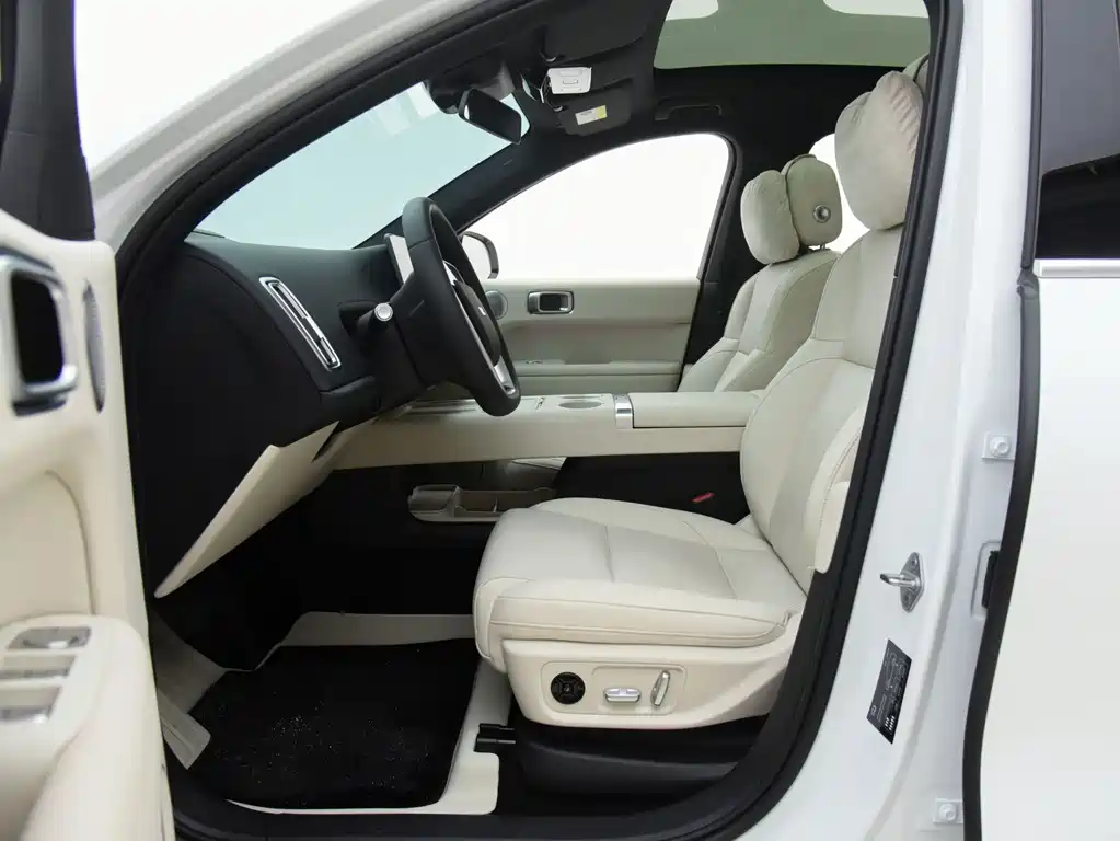 Li Auto Li L6 2025