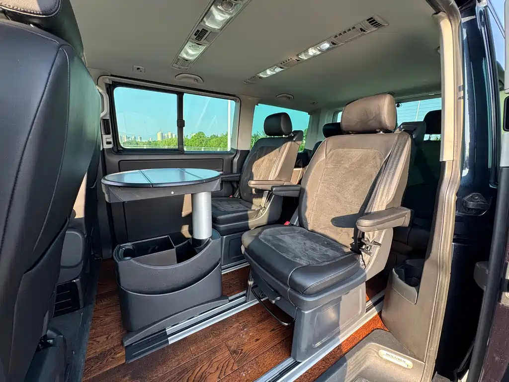 Volkswagen Multivan 2018 — фото 32