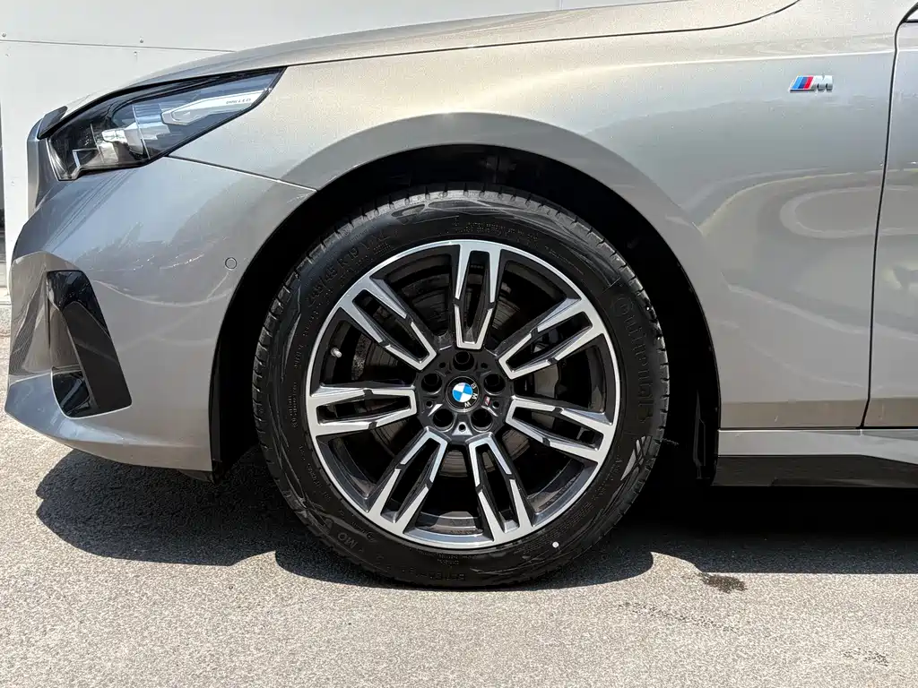 BMW 5 Series 2025