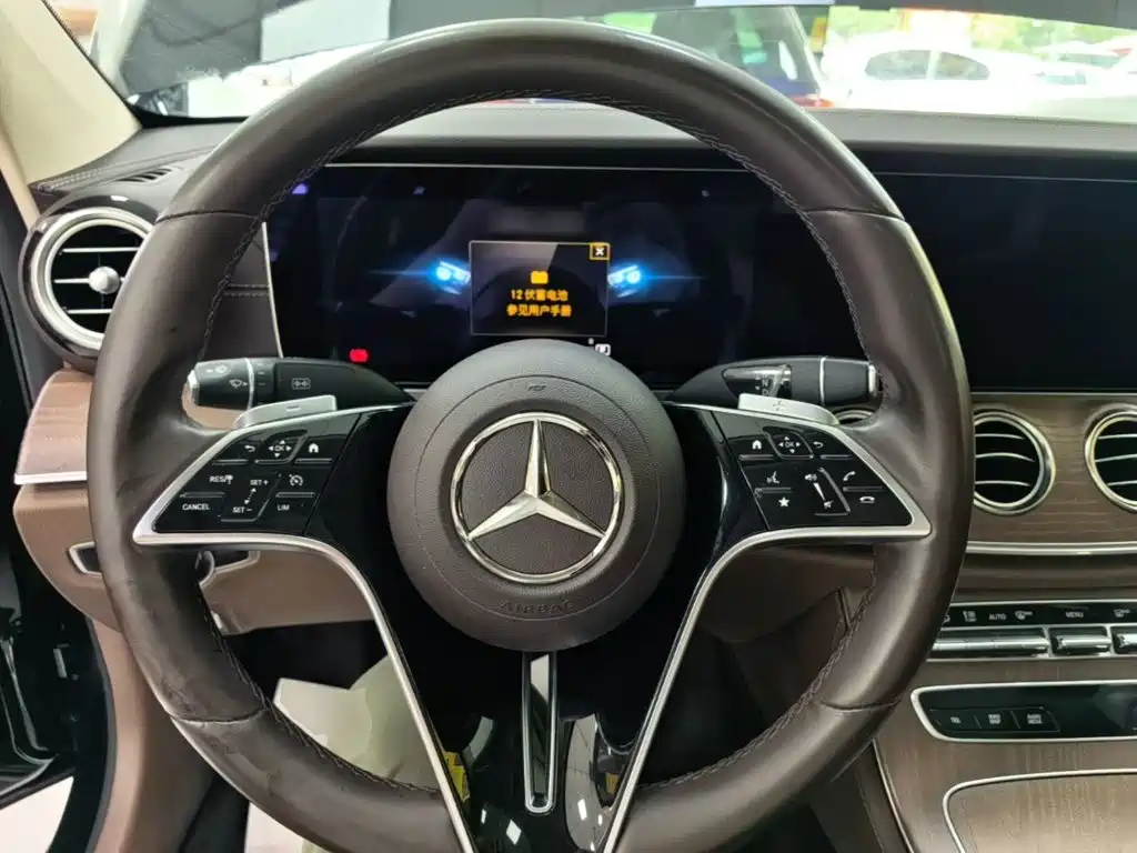 Mercedes-Benz E-Class 2022 — фото 11