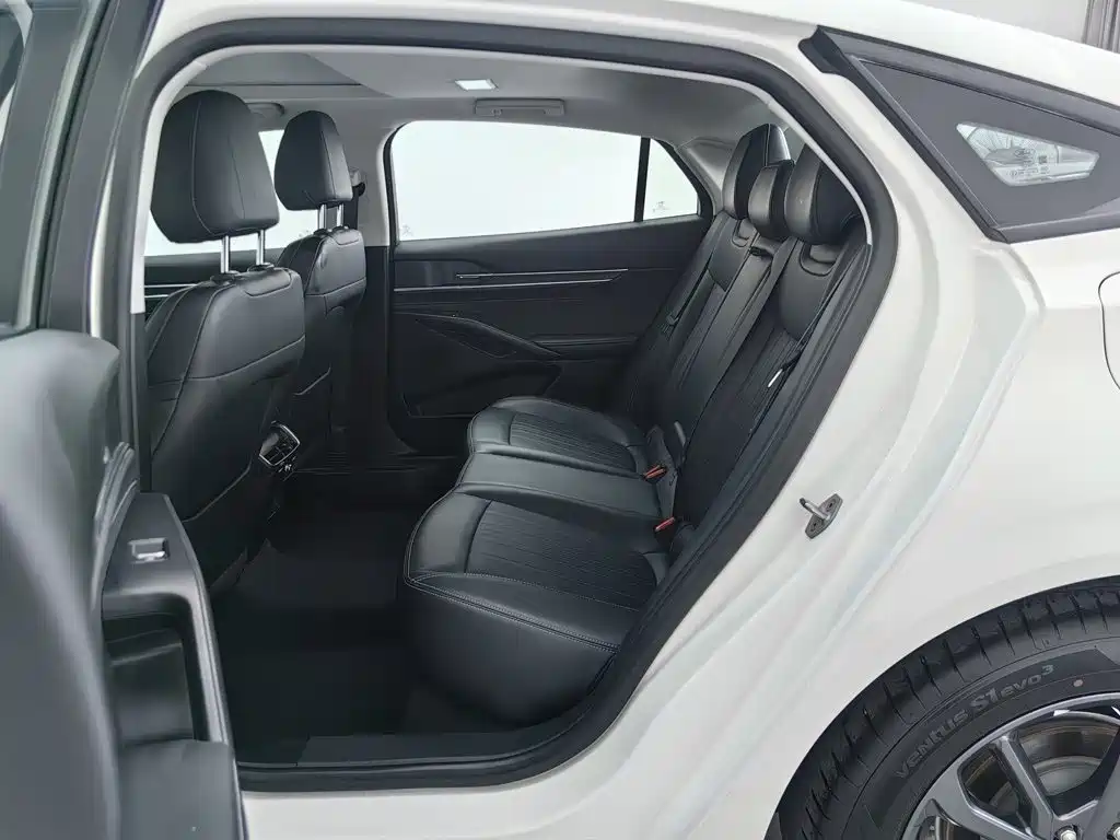 Ford Mondeo 2025 — фото 15