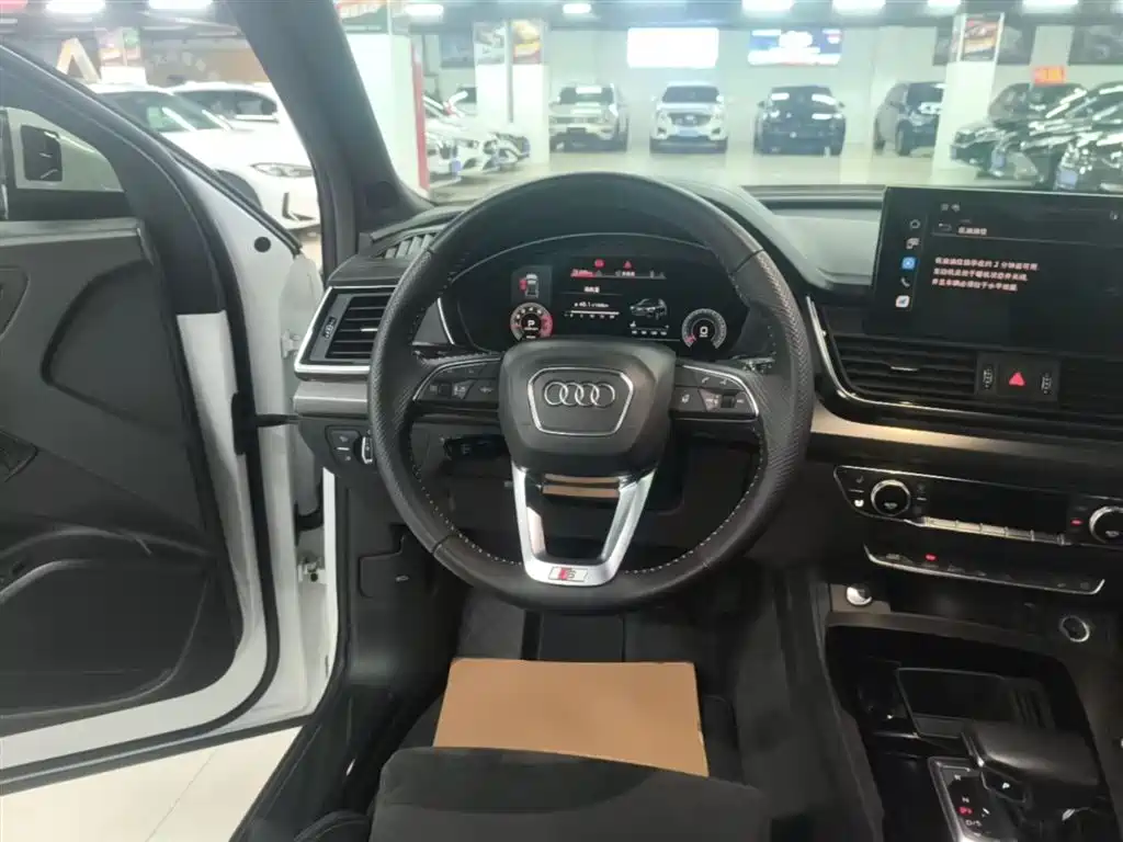 Audi Q5L Sportback 2023 — фото 11