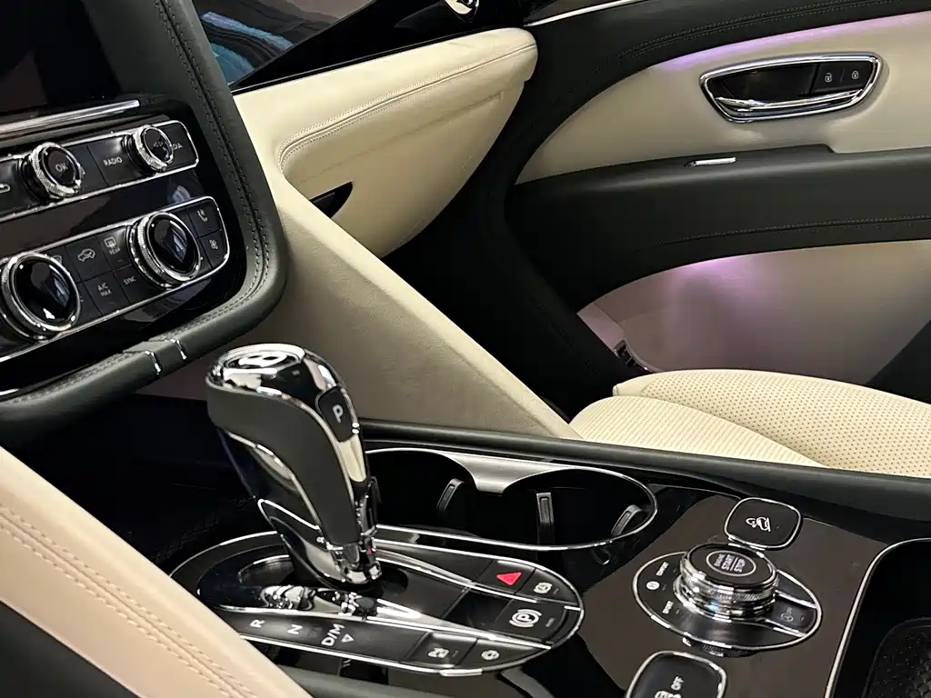 Bentley Bentayga PHEV — фото 4