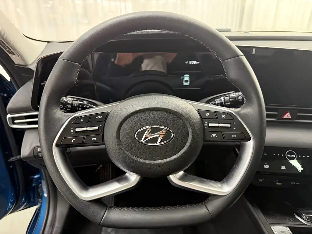 Hyundai Elantra 2022 — фото 13