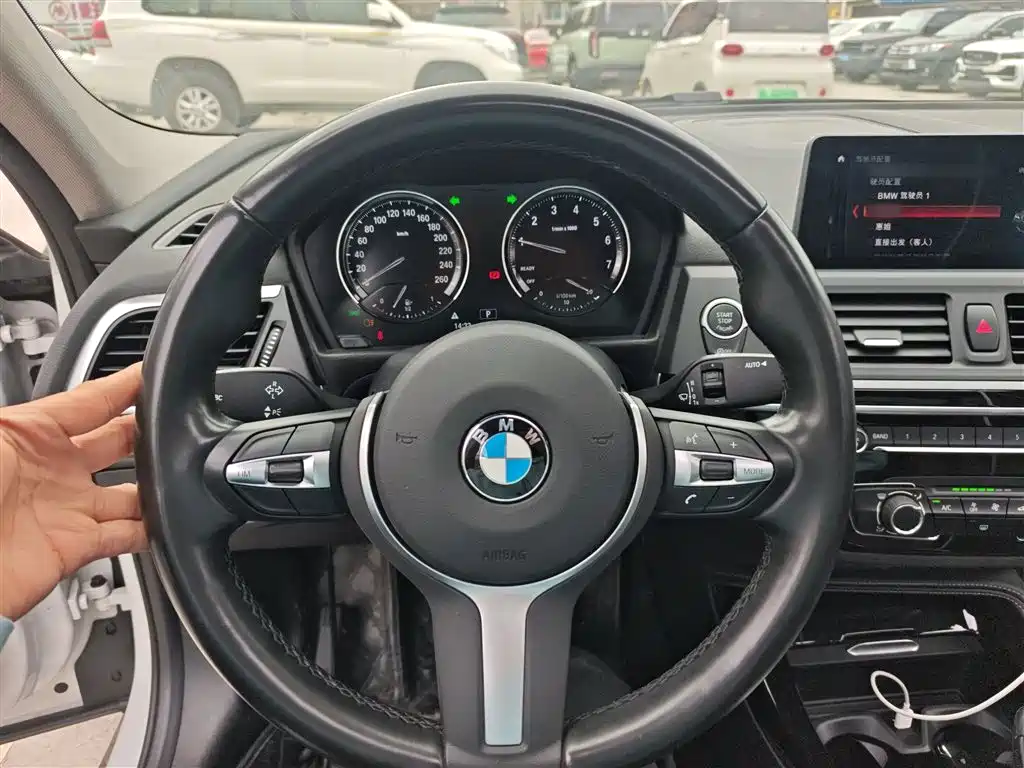 BMW 1 Series 2020 — фото 11