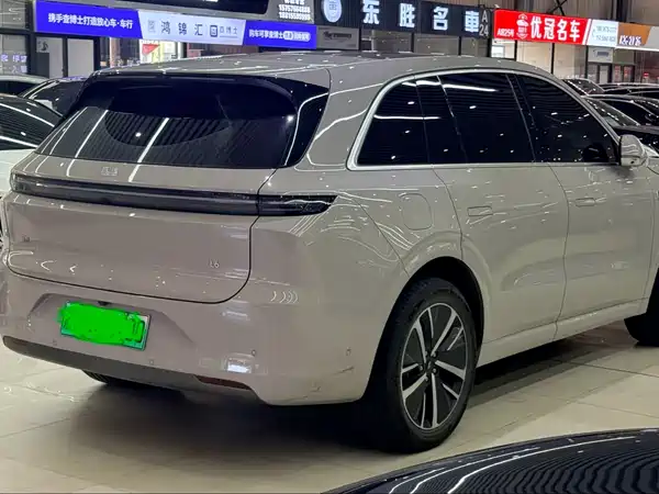 Li Auto L6 2025