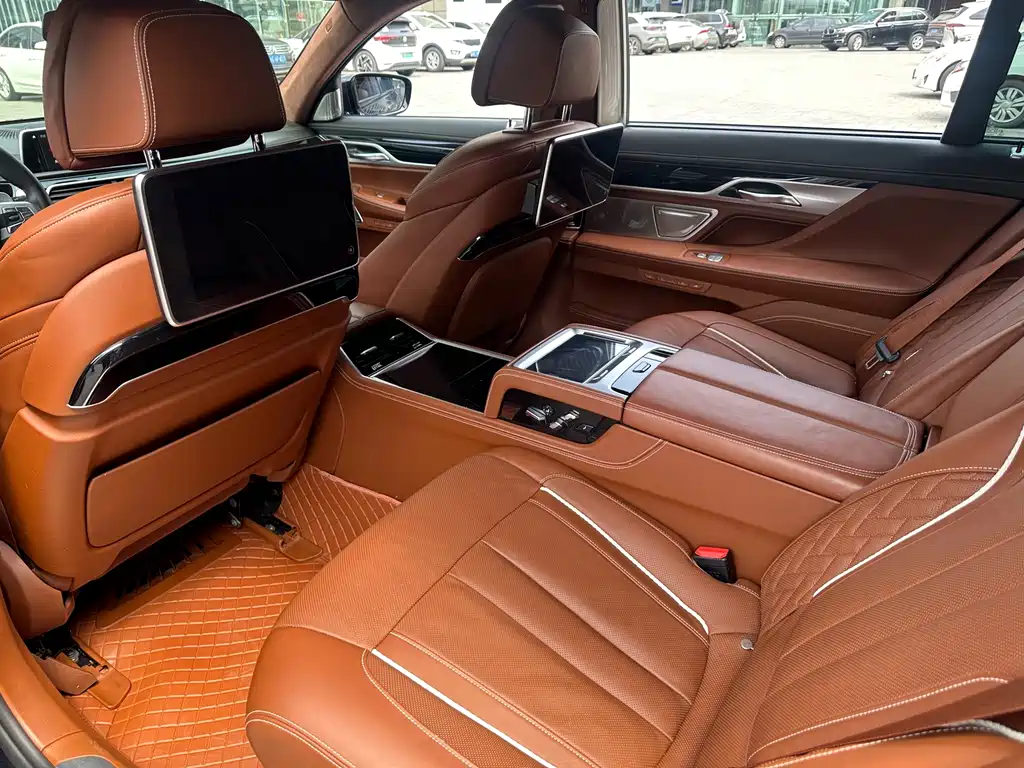 BMW 7 Series 2018 — фото 17