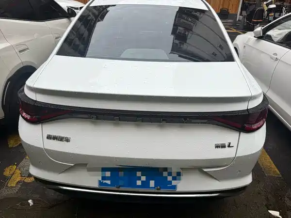 Geely Emgrand L 2022