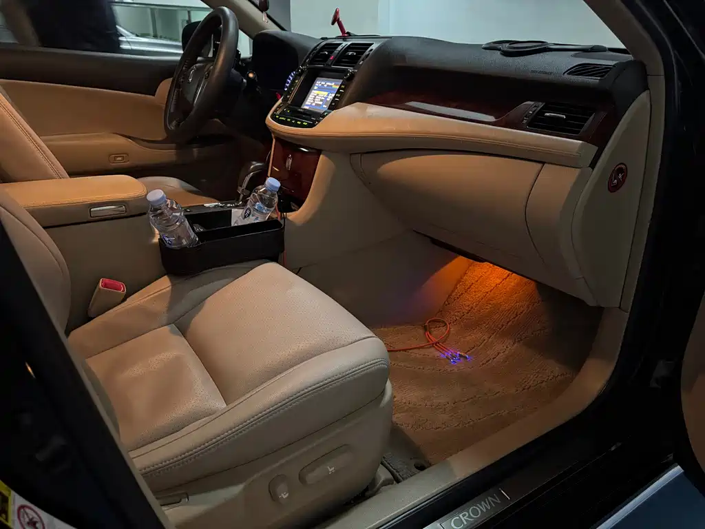 Toyota Crown 2014