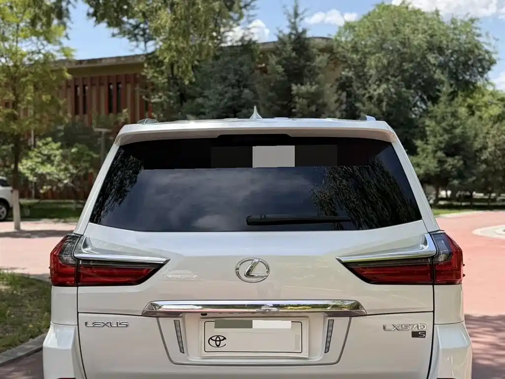 Lexus LX 2016