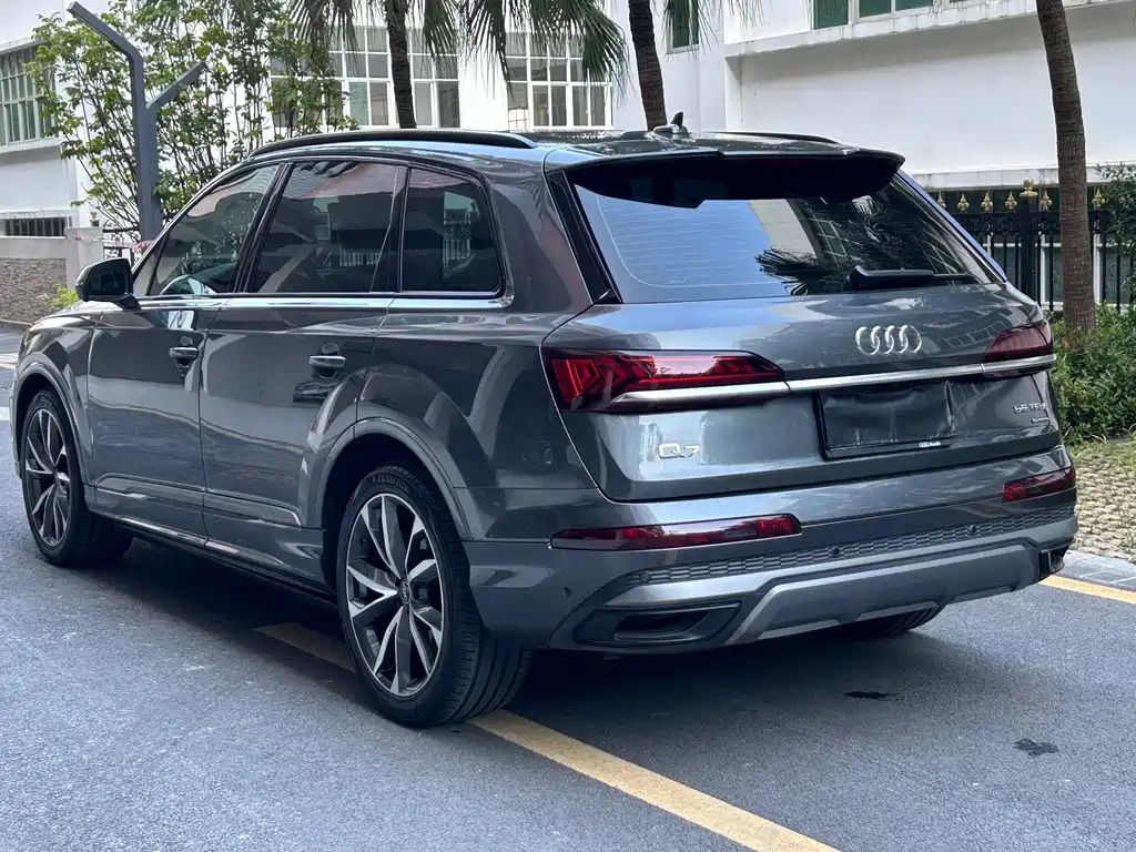 Audi Q7 2021 — фото 6