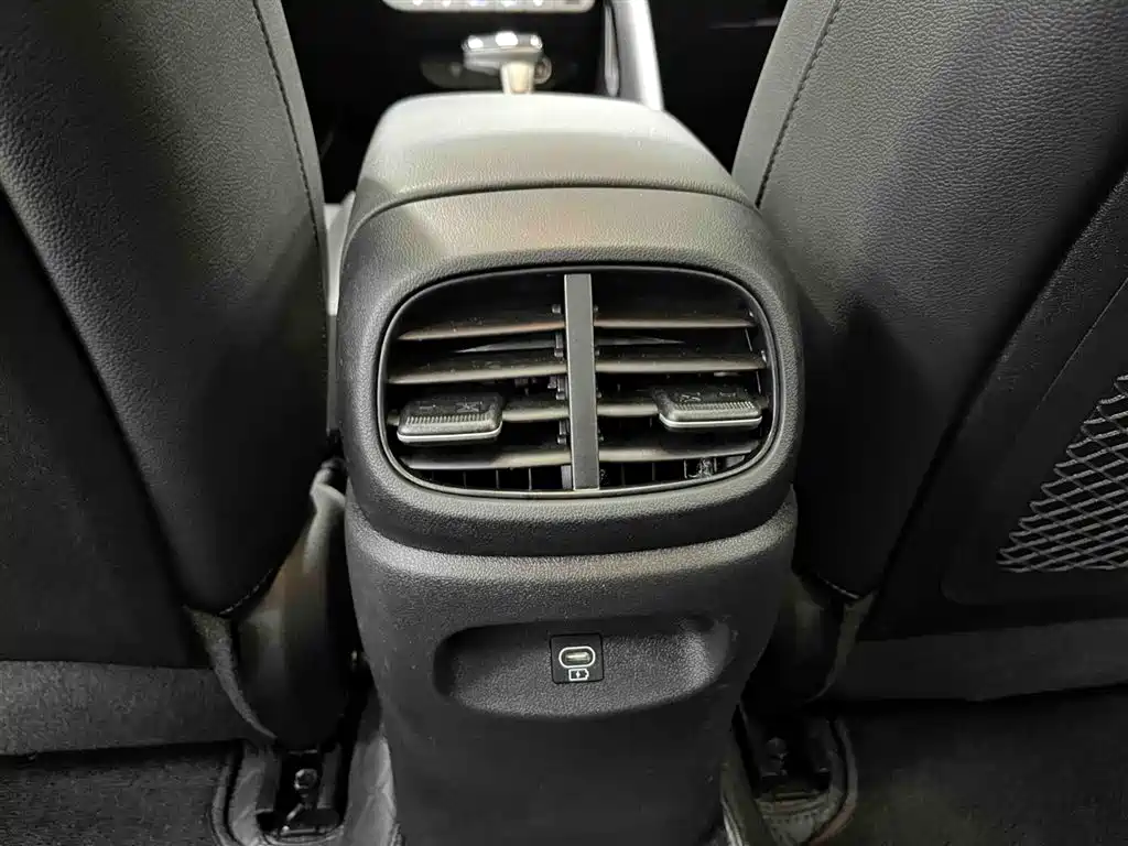 Hyundai Elantra 2023 — фото 15