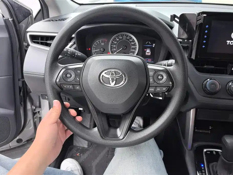 Toyota Corolla Cross 2022 — фото 15