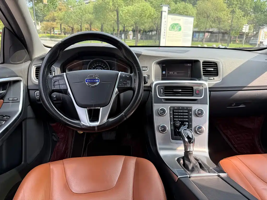 Volvo S60 2018 — фото 15