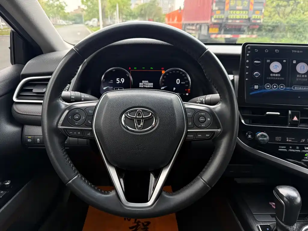 Toyota Camry 2022 — фото 14