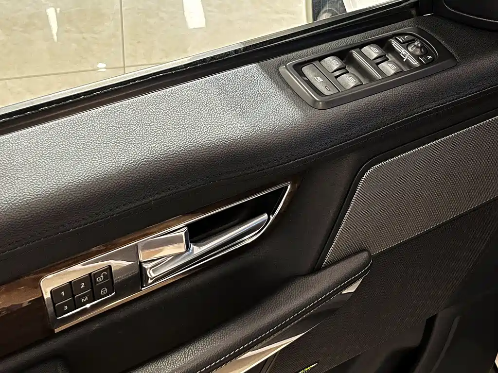 Land Rover Sport 2010 — фото 19