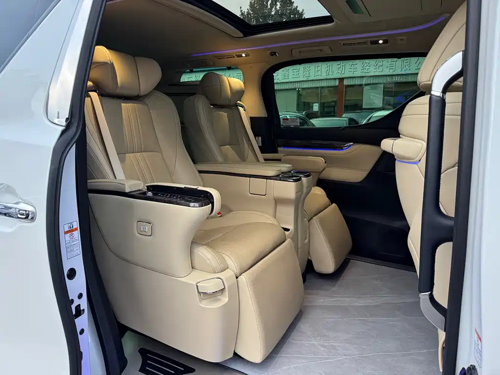 Toyota Vellfire 2022 — фото 13