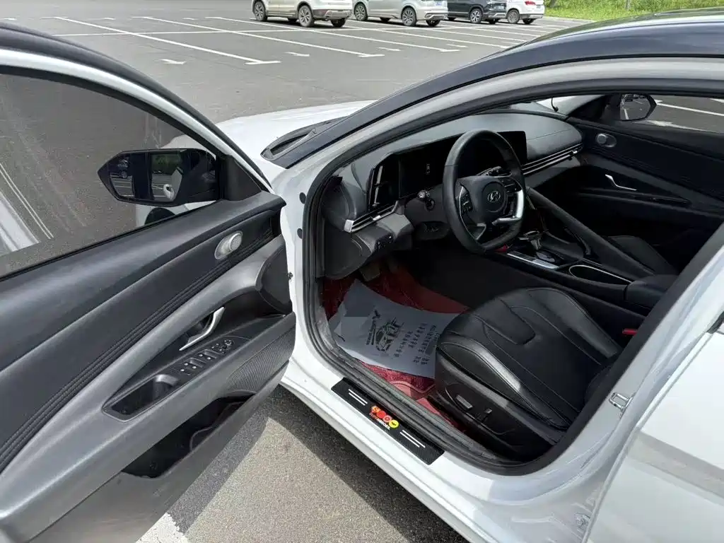 Hyundai Elantra 2022